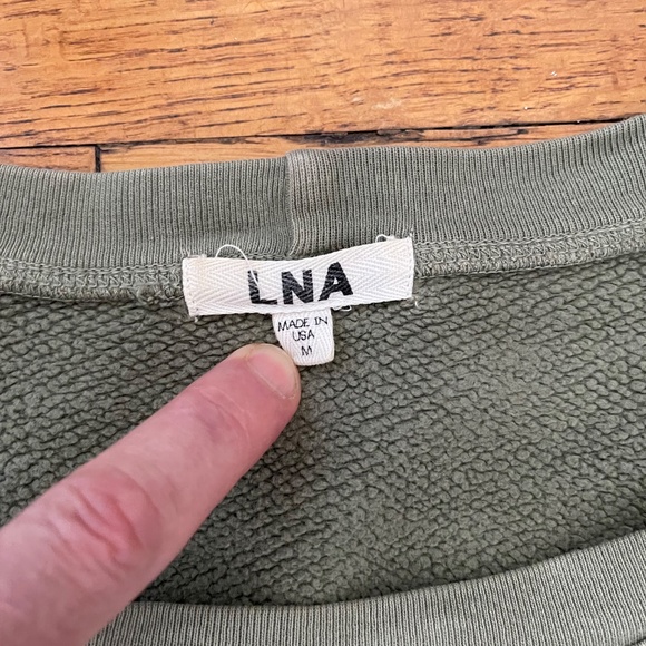 LNA Cropped Olive Green Long Sleeve Sweatshirt Size Medium Soft Neutral - Picture 2 of 5